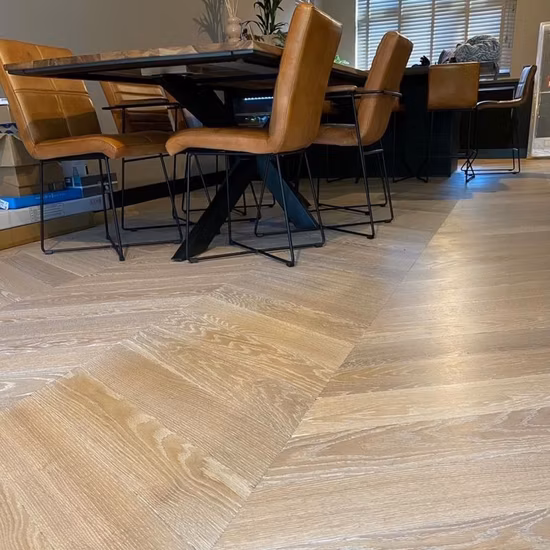 New Designed OEM Service High Quality and Good Price Oak White Washed and Brushed Fishbone Wood Flooring