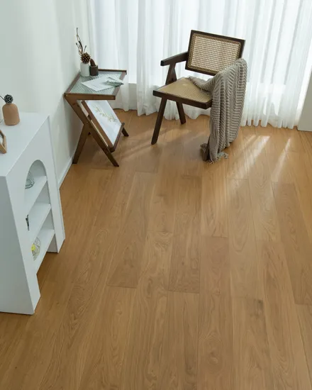 Brushed UV Lacquered Engineered Oak Wood Flooring